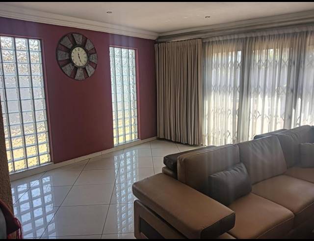 4 BEDROOM HOUSE FOR SALE IN SUNWARD PARK
